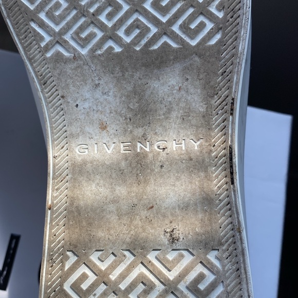 Designer sneakers Size 9, gentle worn twice. I needed a bigger size, sad to sell - Picture 11 of 16